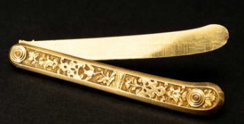 GEORGE III GOLD PENKNIFE, chased with Régence motifs of lambrequins and birds on sablé ground, 21.