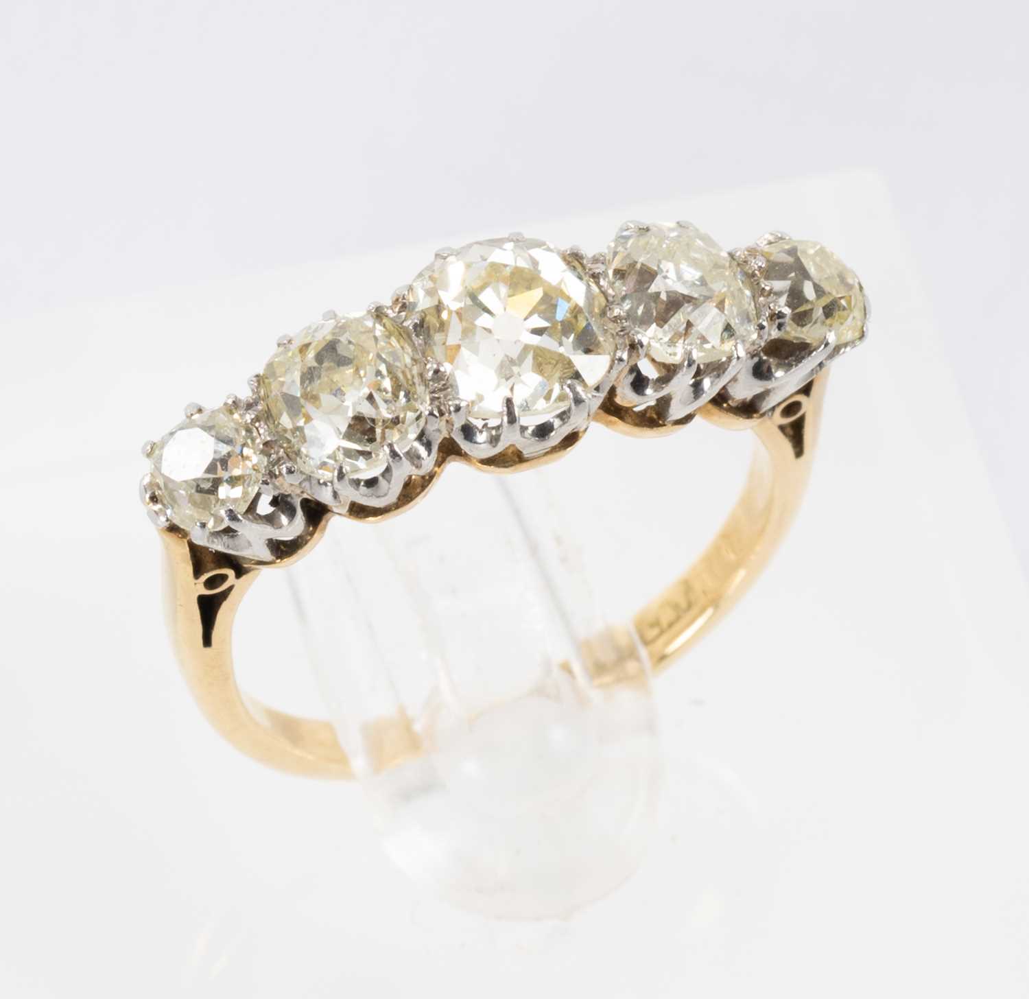 18CT GOLD & PLATINUM FIVE STONE DIAMOND RING, the five graduated old European cut stones measuring