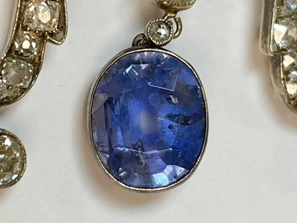 WHITE & YELLOW METAL SAPPHIRE & DIAMOND DROP PENDANT, set with graduated old cut diamonds and one - Image 24 of 26