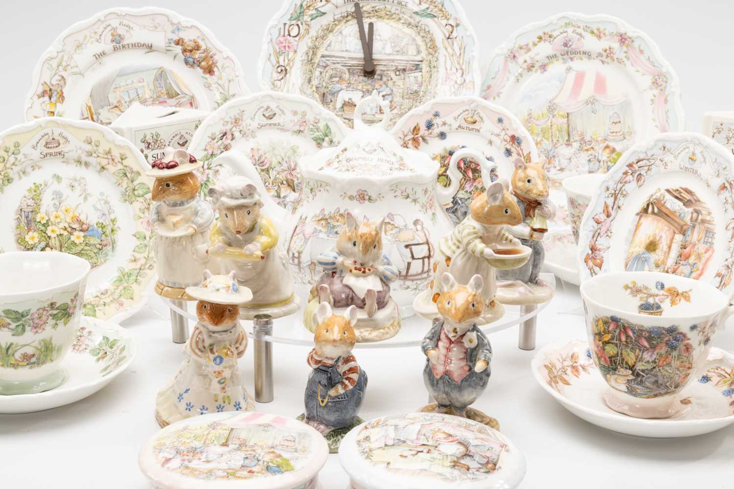 ASSORTED ROYAL DOULTON 'BRAMBLY HEDGE' BONE CHINA TEAWARES & FIGURINES, plates and clock, together - Image 2 of 2