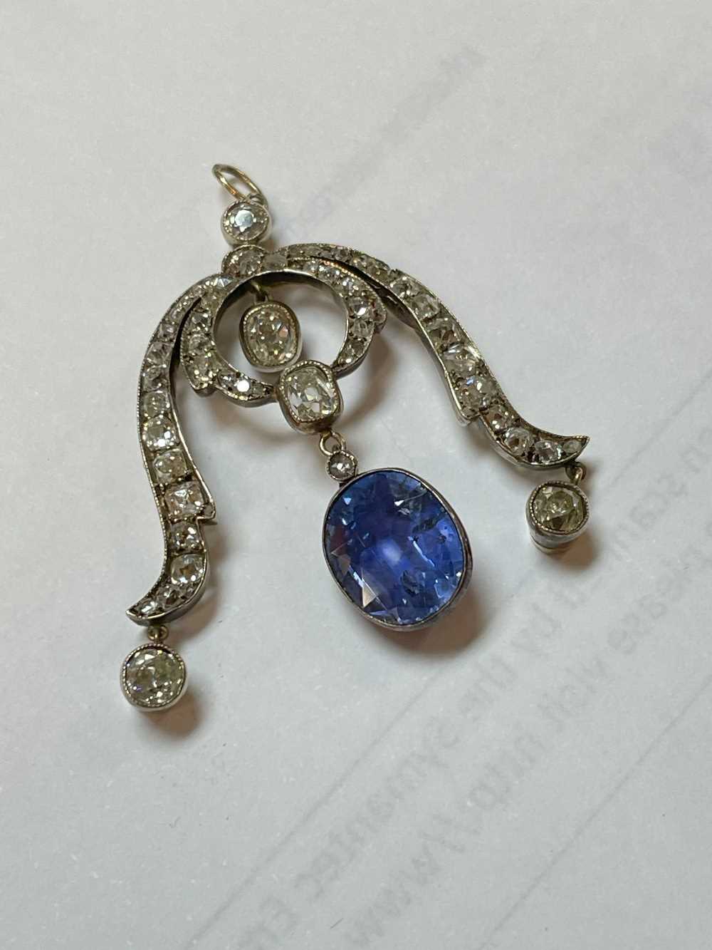 WHITE & YELLOW METAL SAPPHIRE & DIAMOND DROP PENDANT, set with graduated old cut diamonds and one - Image 3 of 26