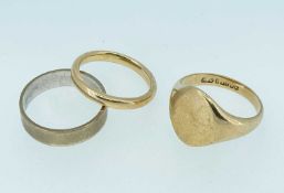 THREE 9CT GOLD RINGS, comprising white gold band, yellow gold band and signet ring, 10.6gms gross (