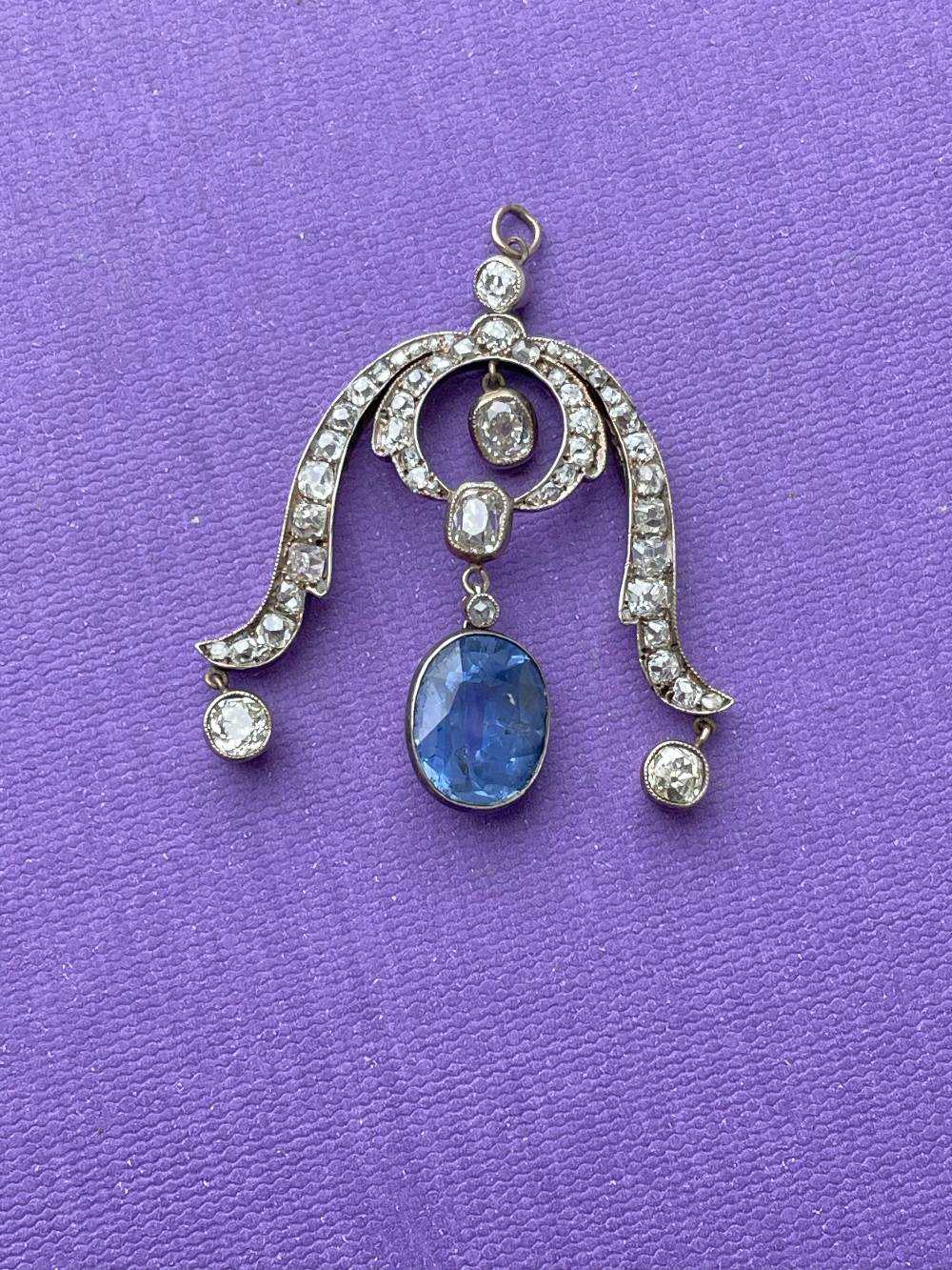 WHITE & YELLOW METAL SAPPHIRE & DIAMOND DROP PENDANT, set with graduated old cut diamonds and one - Image 14 of 26