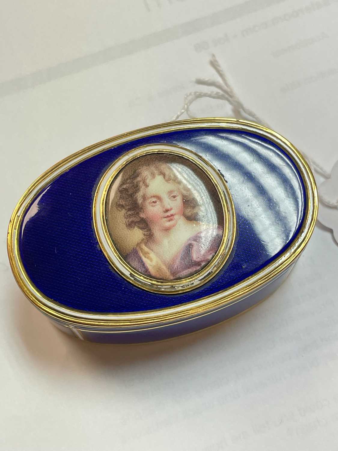 18TH CENTURY YELLOW METAL & ENAMEL PORTRAIT SNUFF BOX, of oval form, the hinged cover with a central - Image 4 of 22