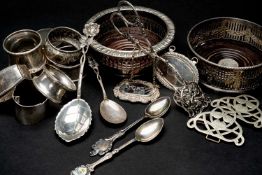 ASSORTED SILVER & EPNS COLLECTIBLES, including numerous silver napkin rings, two plated bottle