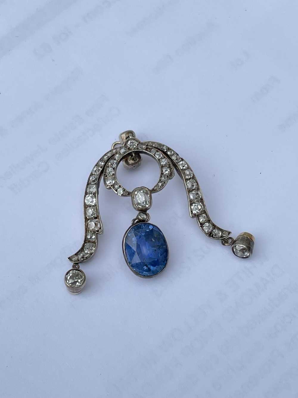 WHITE & YELLOW METAL SAPPHIRE & DIAMOND DROP PENDANT, set with graduated old cut diamonds and one - Image 6 of 26
