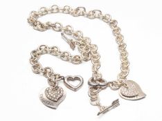 WHITE METAL OPEN HEART & ARROW NECKLACE together with matching bracelet, both with heart drops