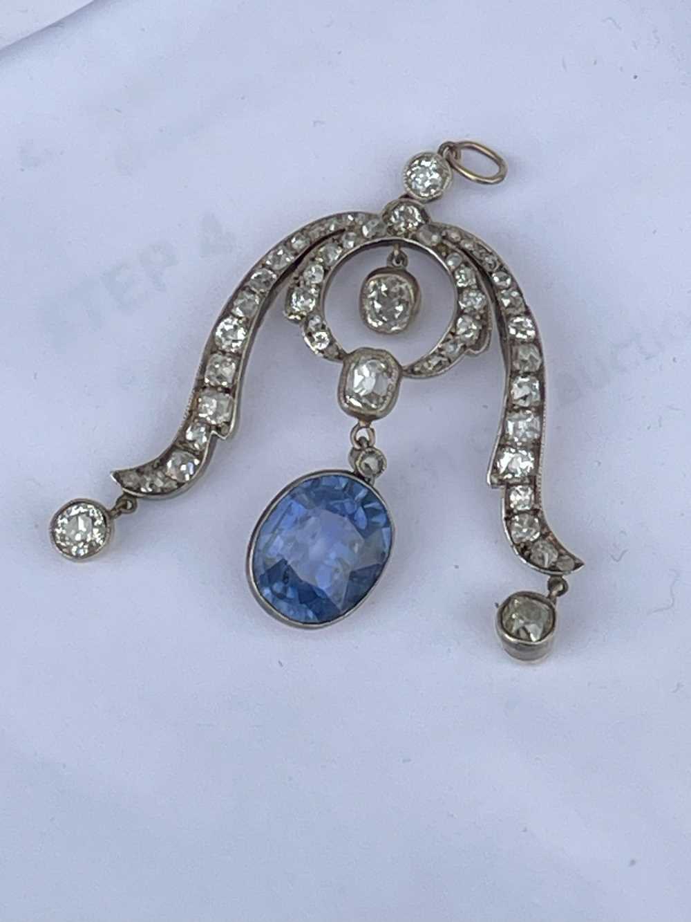 WHITE & YELLOW METAL SAPPHIRE & DIAMOND DROP PENDANT, set with graduated old cut diamonds and one - Image 17 of 26