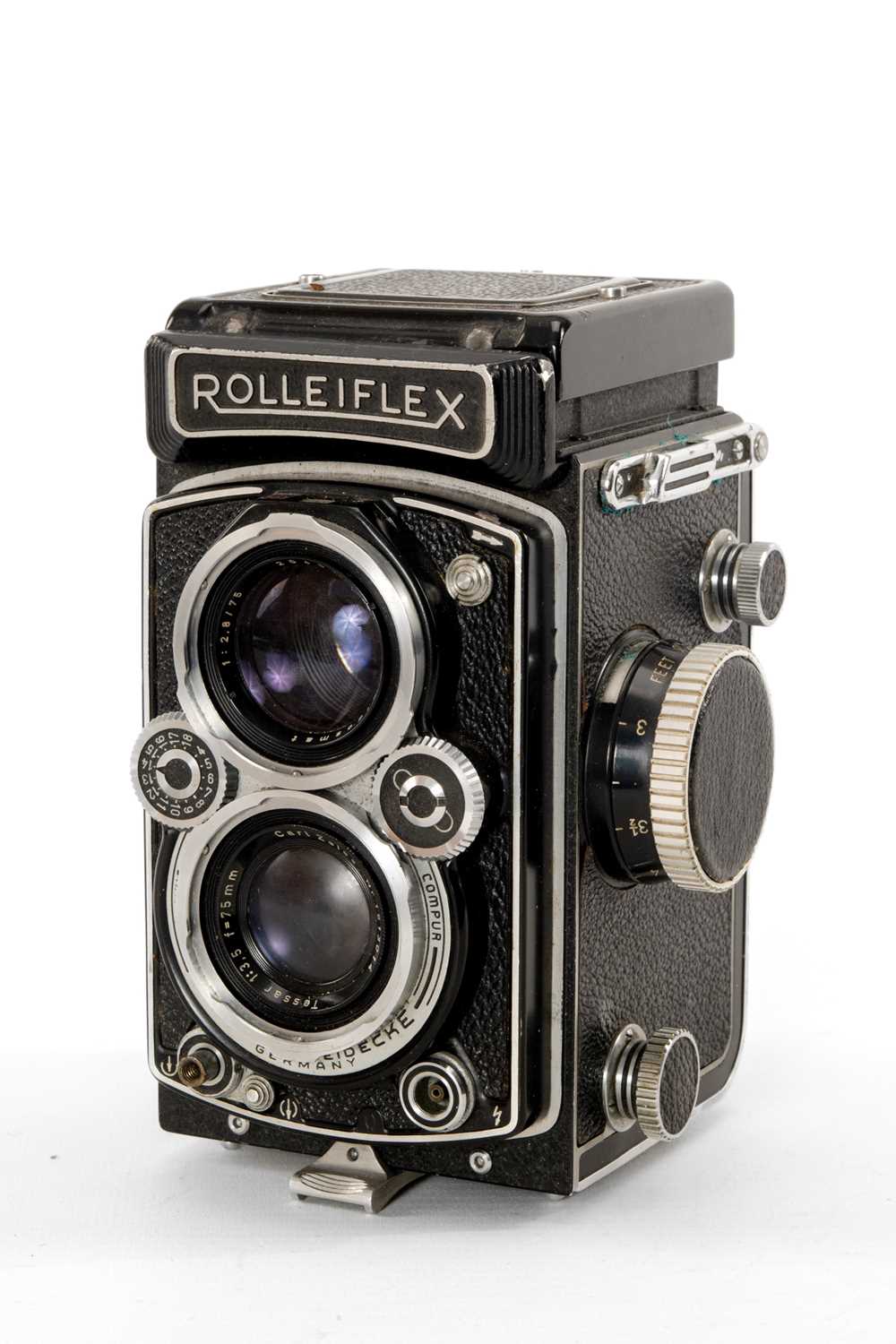 A ROLLEIFLEX 3.5F MEDIUM FORMAT CAMERA - black, with Carl Zeiss, Tessar f/3.5 75mm lens, serial - Image 2 of 2
