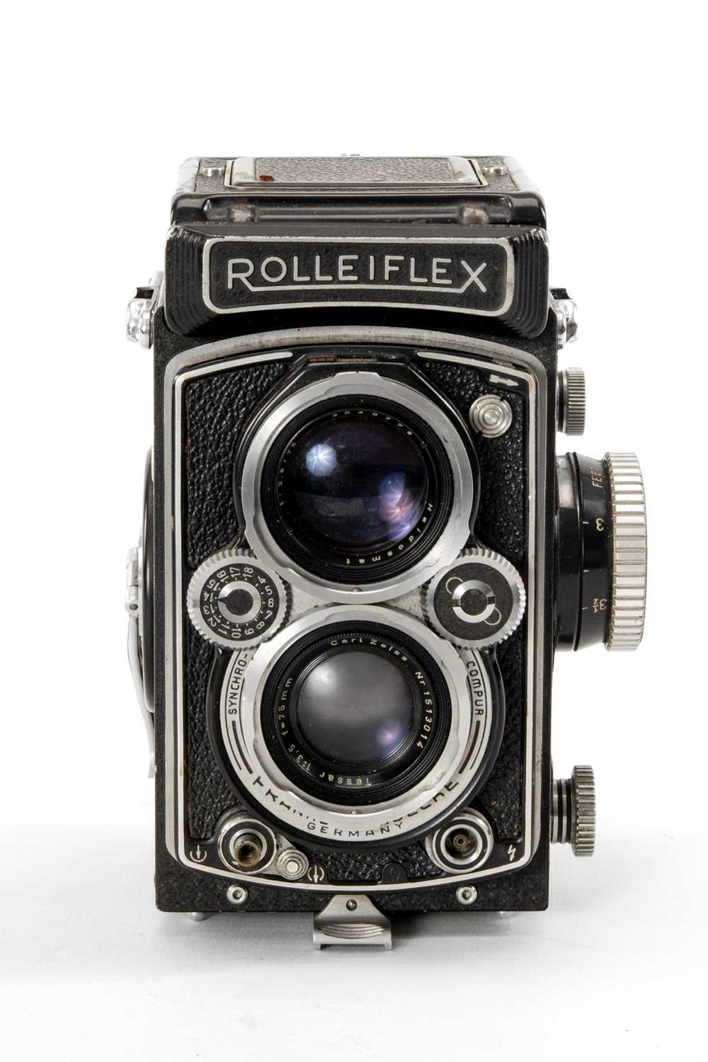 A ROLLEIFLEX 3.5F MEDIUM FORMAT CAMERA - black, with Carl Zeiss, Tessar f/3.5 75mm lens, serial