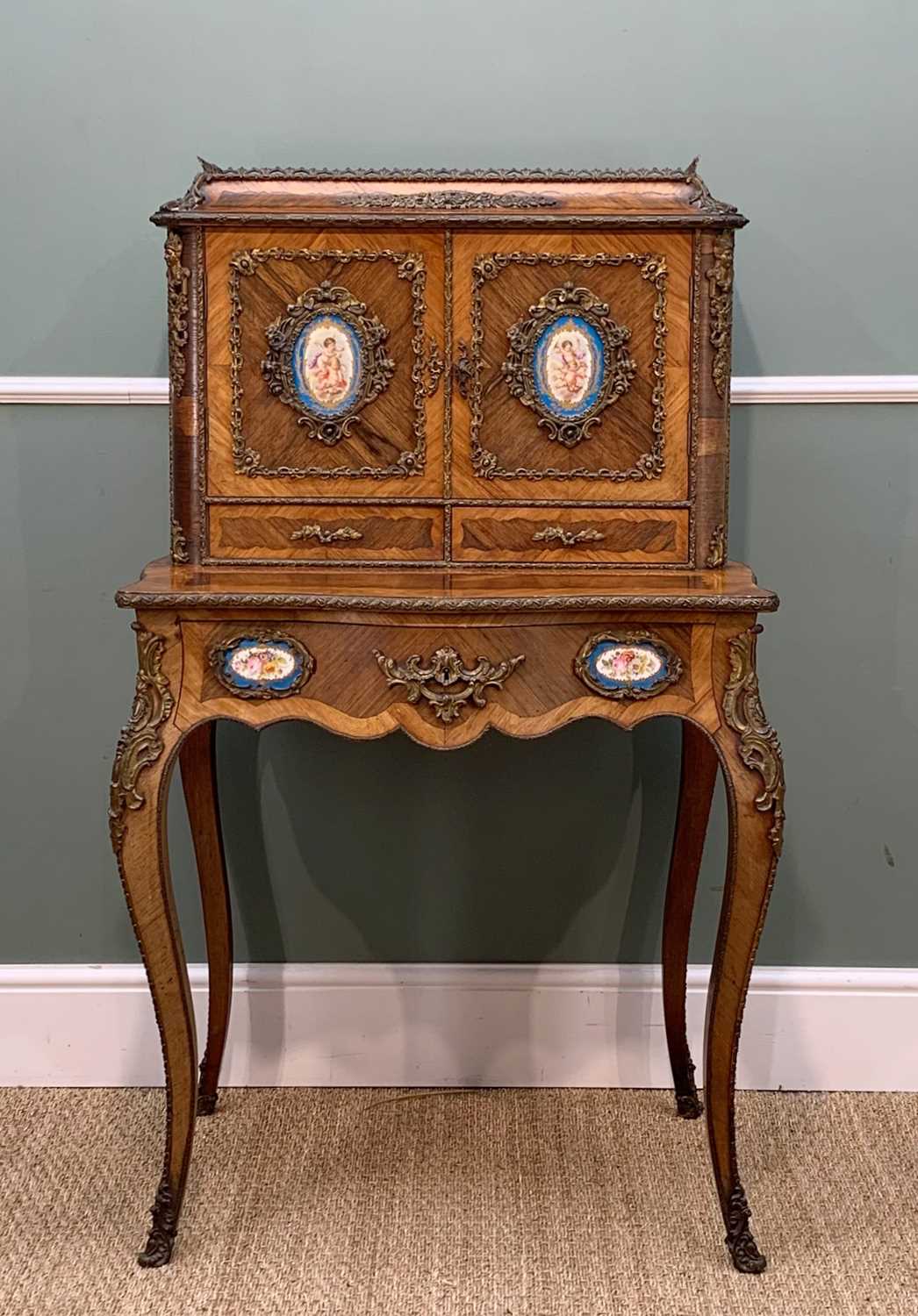 GOOD PORCELAIN & GILT BRONZE MOUNTED BONHEUR DU JOUR, 19th Century, in kingwood and rosewood with - Image 4 of 12