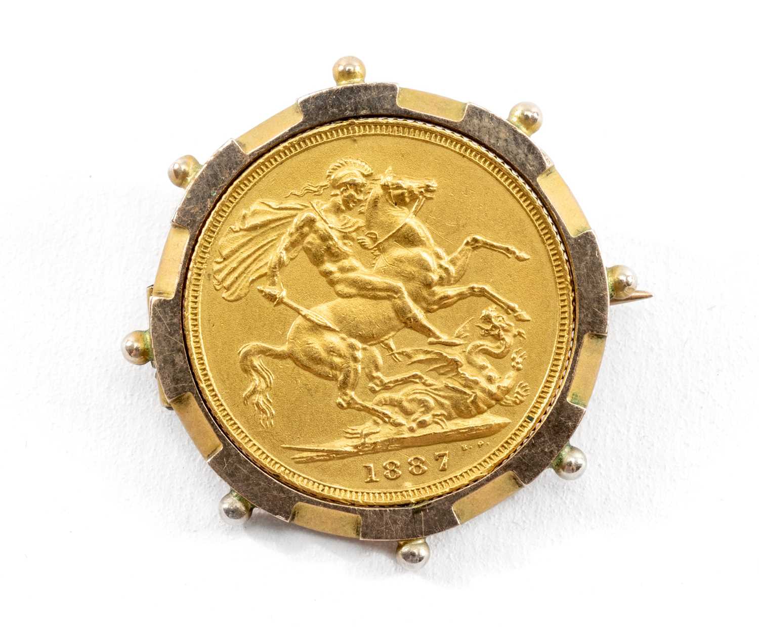 VICTORIAN GOLD SOVEREIGN, 1887, Jubilee head, in yellow metal brooch mount, 11.1gms Provenance: