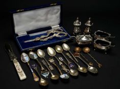 ASSORTED SILVER & PLATED COLLECTIBLES, including enamelled teaspoons variously decorated bowls and