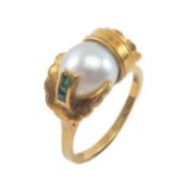 18CT GOLD PEARL & EMERALD RING, ring size K 1/2, 9.1gms, in vintage Wartski ring box Provenance: