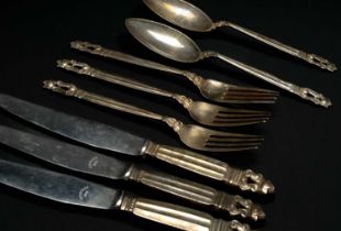 JOHAN ROHDE FOR GEORG JENSEN SILVER FLATWARE Acorn pattern comprising 3 silver knives & forks, & 2