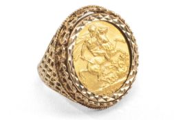 EDWARD VII GOLD SOVEREIGN RING, 1910, in pierced 9ct gold mount, ring size N/O, gross wt appr. 13.