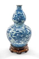 CHINESE BLUE & WHITE DOUBLE GOURD VASE, 20th Century, painted in the Ming dynasty-style with three