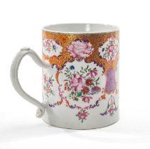 LARGE CHINESE FAMILLE ROSE TANKARD, Qianlong, decorated in the Mandarin palette with basket of