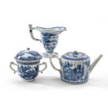 THREE CHINESE EXPORT BLUE & WHITE VESSELS, Qianlong/Jiaqing, comprising circular reeded teapot and