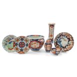 ASSORTED JAPANESE IMARI PORCELAIN, including jardiniere, 5-colour trumpet vase, kikugata bowl,