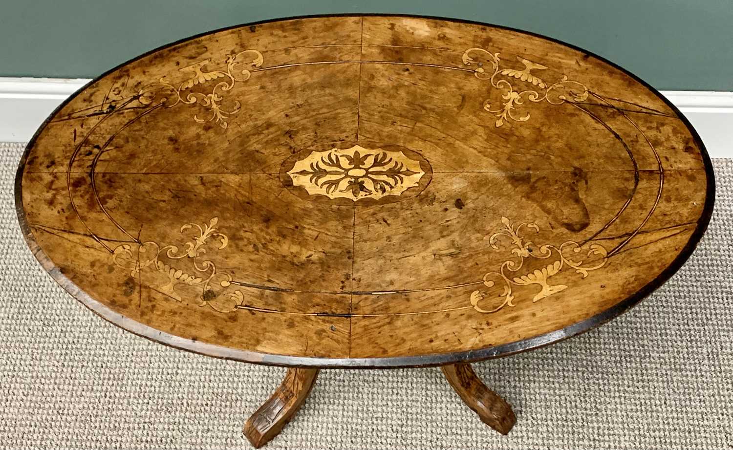 INLAID BURR WALNUT OVAL TOP COFFEE TABLE on a quad column base, 55cms H, 85cms L, 51cms W - Image 2 of 3