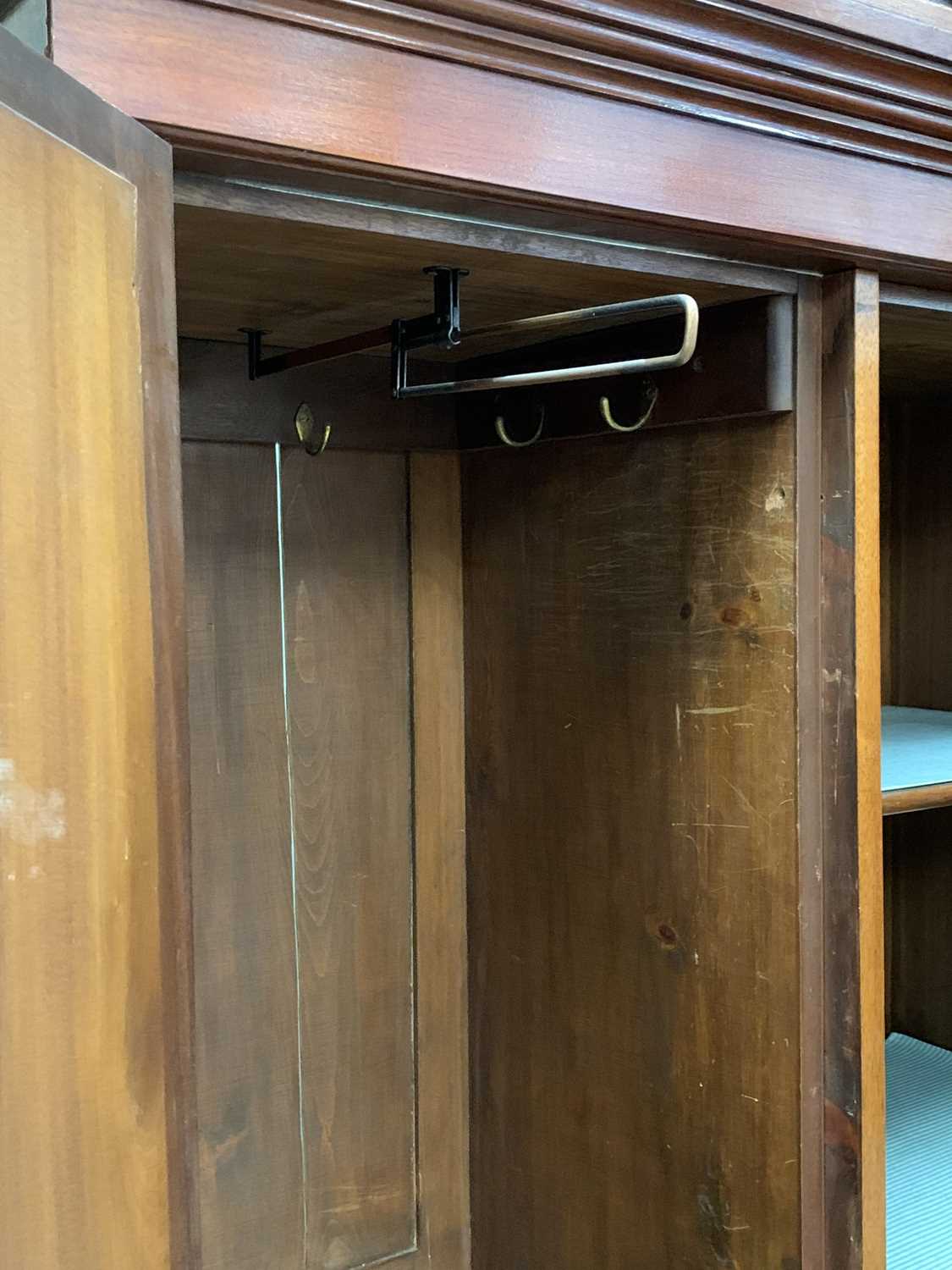 EDWARDIAN MAHOGANY WARDROBE & WALNUT SINGLE BED comprising combination full-mirror wardrobe, 22cms - Image 4 of 7