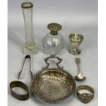 GEORGE IV & LATER HALLMARKED SMALL SILVER / BELIEVED SILVER ITEMS, to include a circular lemon