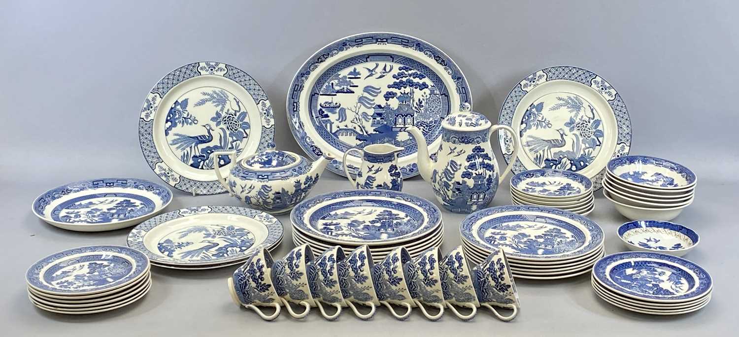 WEDGWOOD 'WILLOW PATTERN' BLUE & WHITE TABLEWARE, 6 x circular plates, 23.5cms diam., 1 x oval