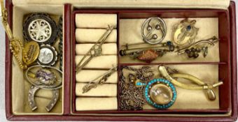 VICTORIAN & LATER JEWELLERY GROUP IN A MODERN JEWELLERY BOX, to include a nice quality Victorian