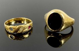 LADY'S & GENTS 9CT GOLD RINGS x 2, to include a gents signet ring with black hardstone inset, date