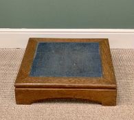 EARLY 20TH CENTURY OAK PLINTH STAND / LECTERN STEP UP, 15cms H, 61 x 61cms square