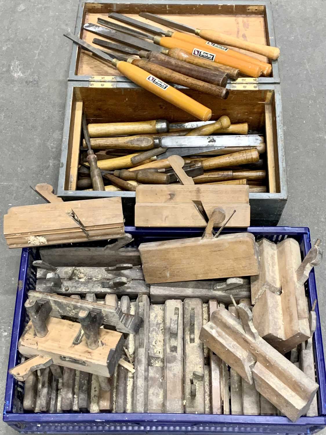 VINTAGE WOODWORKING TOOLS, including a mixed quantity of antique and later moulding / plough