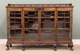 FINE QUALITY MAHOGANY BREAKFRONT FLOORSTANDING BOOKCASE, early 20th Century, having an openwork