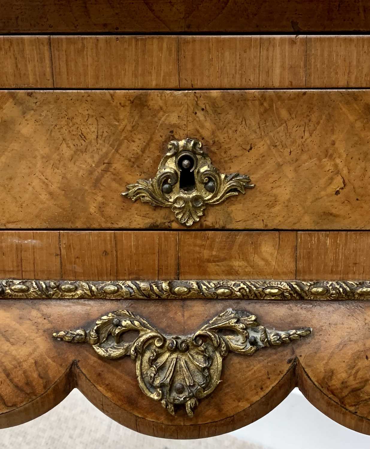 LATE 19TH / EARLY 20TH CENTURY FIGURED WALNUT BONHEUR DU JOUR, having a shaped top rail and mirrored - Image 9 of 10