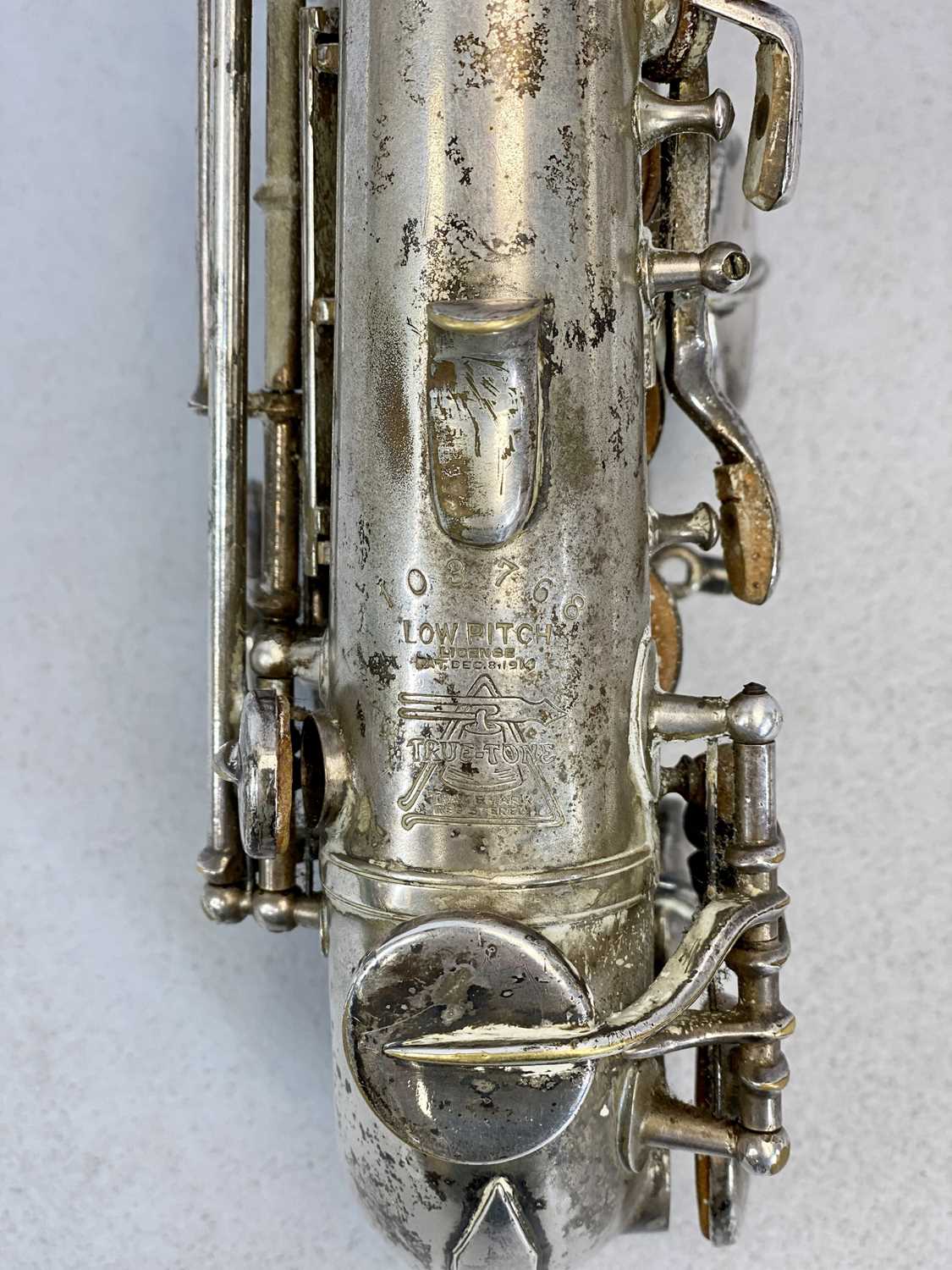 BUESCHER SILVER PLATED CURVED SOPRANO LOW PITCH SAXOPHONE, SERIAL NO. 103768, with case - Image 3 of 5