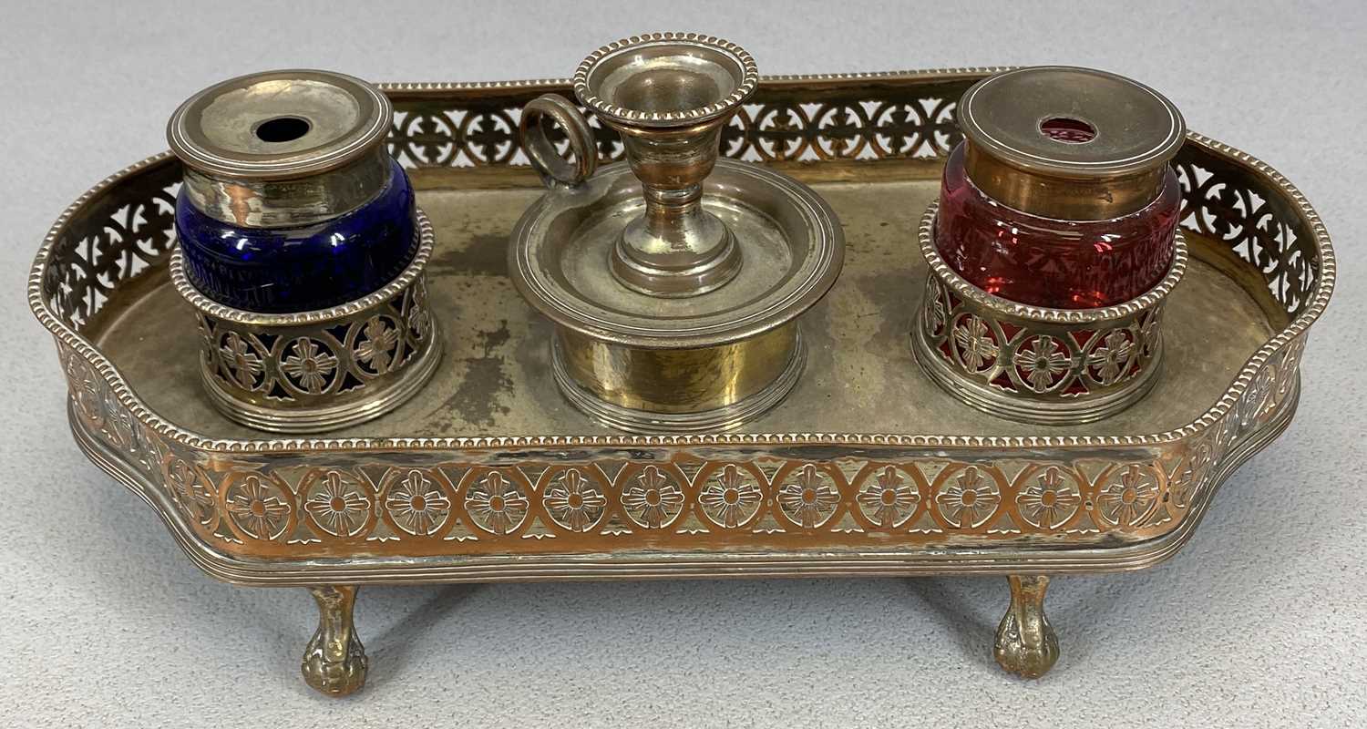 GEORGIAN HORN & WHITE METAL MOUNTED SNUFF BOX & A 19TH CENTURY DESK STAND, the circular snuff box - Image 3 of 3