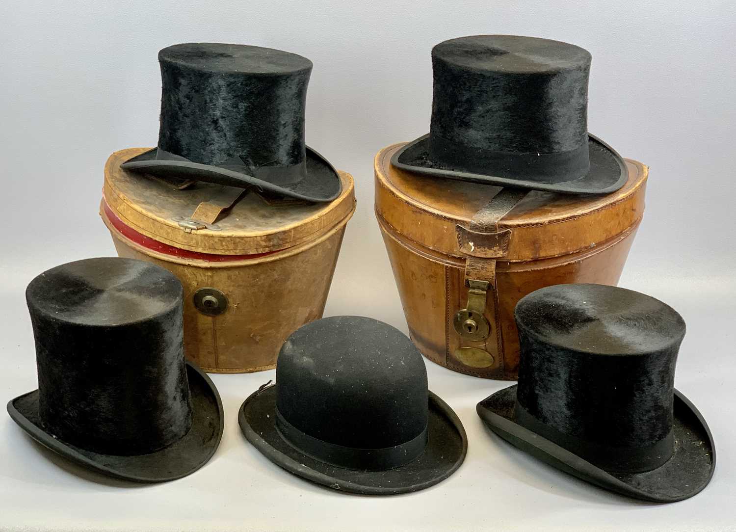 VINTAGE GENTS HATS: DUNN & CO. TOP HAT, in leather case, The W Make top hat...