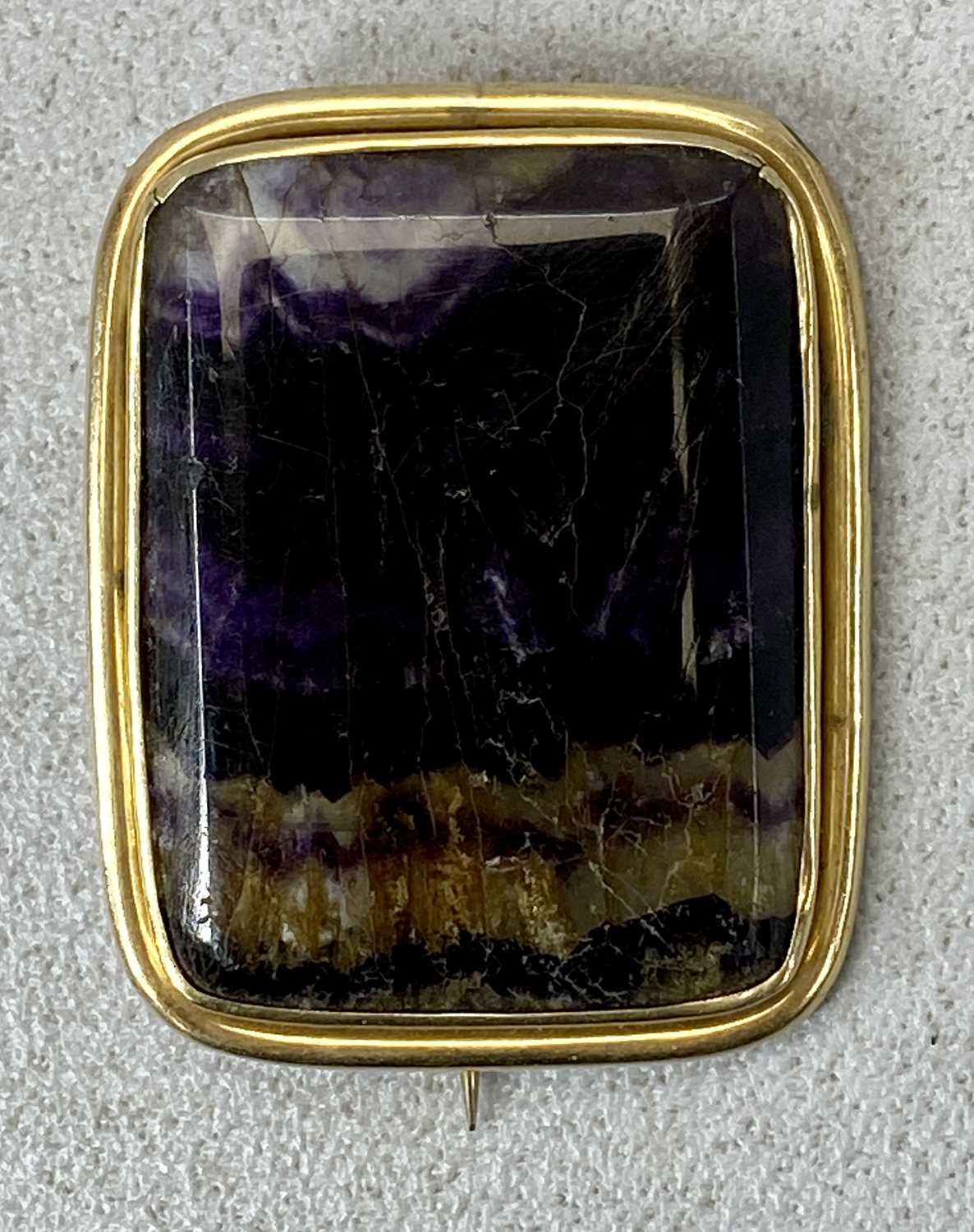 VICTORIAN & LATER JEWELLERY GROUP, to include a large yellow metal framed blue John brooch, unmarked - Image 4 of 5