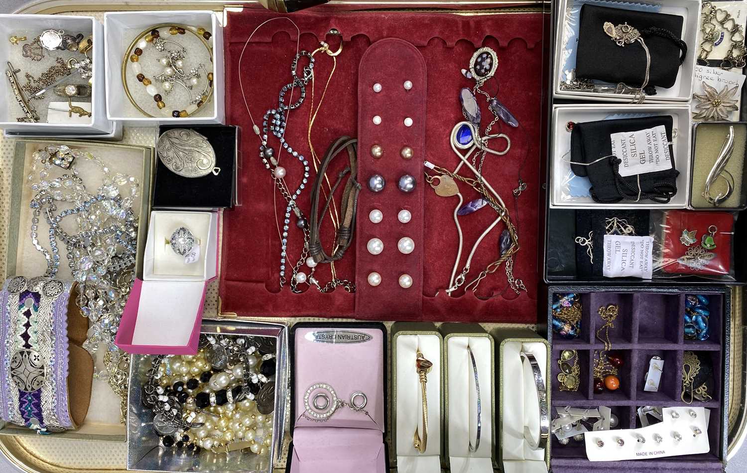 VINTAGE & LATER COSTUME JEWELLERY, including some marked silver, other items include gold tone, - Image 3 of 4