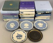 WEDGWOOD MOTHER'S DAY PLATES, A COLLECTION OF 31 RUNNING FROM 1971-2000, mainly boxed