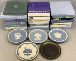 WEDGWOOD MOTHER'S DAY PLATES, A COLLECTION OF 31 RUNNING FROM 1971-2000, mainly boxed