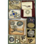 VARIOUS VINTAGE & LATER BROOCHES, including a silver stamped Gurkha-type knife, 8cms across, 2 x