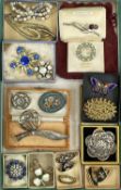 VARIOUS VINTAGE & LATER BROOCHES, including a silver stamped Gurkha-type knife, 8cms across, 2 x