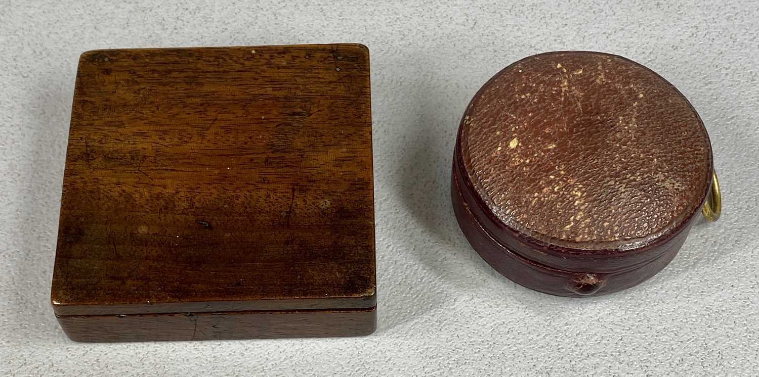 MAHOGANY CASED POCKET COMPASS, early 19th Century, the paper dial marked with quadrants of 10 degree - Image 5 of 6