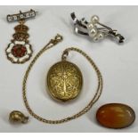 VICTORIAN & LATER JEWELLERY GROUP to include a cultured pearl and possibly a white gold floral spray