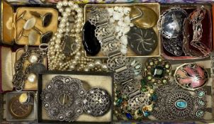 VICTORIAN & LATER JEWELLERY, GENTS CUFFLINKS AND WOODEN CASED WATCH GROUP, to include a Victorian