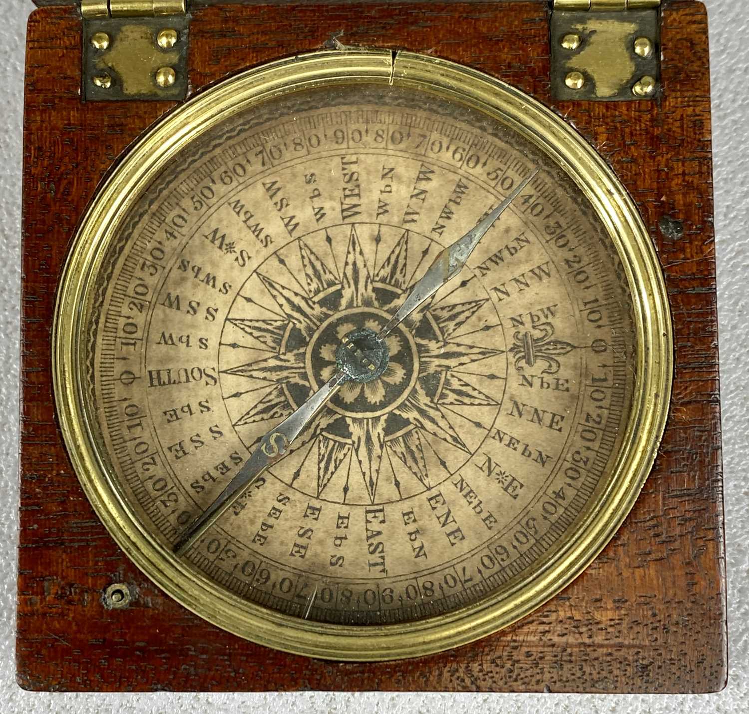 MAHOGANY CASED POCKET COMPASS, early 19th Century, the paper dial marked with quadrants of 10 degree - Image 4 of 6