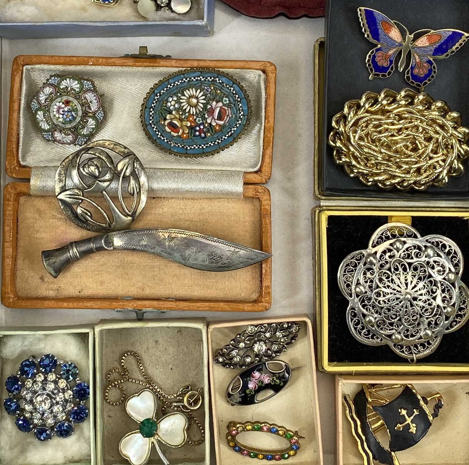VARIOUS VINTAGE & LATER BROOCHES, including a silver stamped Gurkha-type knife, 8cms across, 2 x - Image 3 of 3