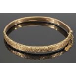 EDWARD VII 9CT GOLD HOLLOW CORE BANGLE, Birmingham date marked 1901, half chased decoration with