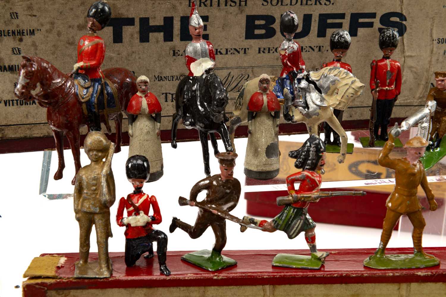 THE MILITARY CLUB HOUSE: W BRITAIN'S BRITISH SOLDIERS & IRISH HANDPAINTED LEAD SOLDIERS, large - Image 3 of 8